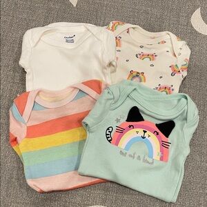 7 Gerber Baby Onesies, pants, and Pajama Bundle NB